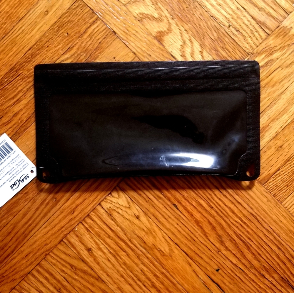 Waterproof pouch - Picture 3 of 3